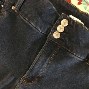 Rebel Wilson Skinny jeggings!